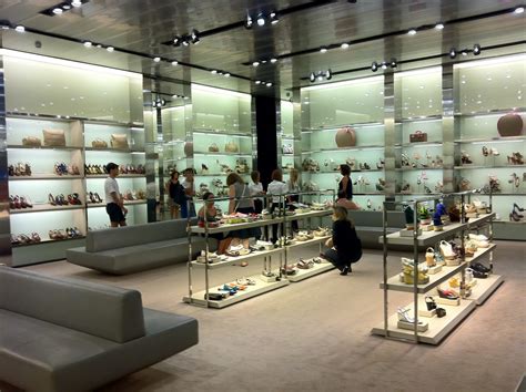 prada outlet treviso.